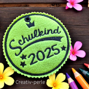 Personalisierter Anhänger für Schultüten & mehr Schulkind 2025 Hellgrün-schwarz
